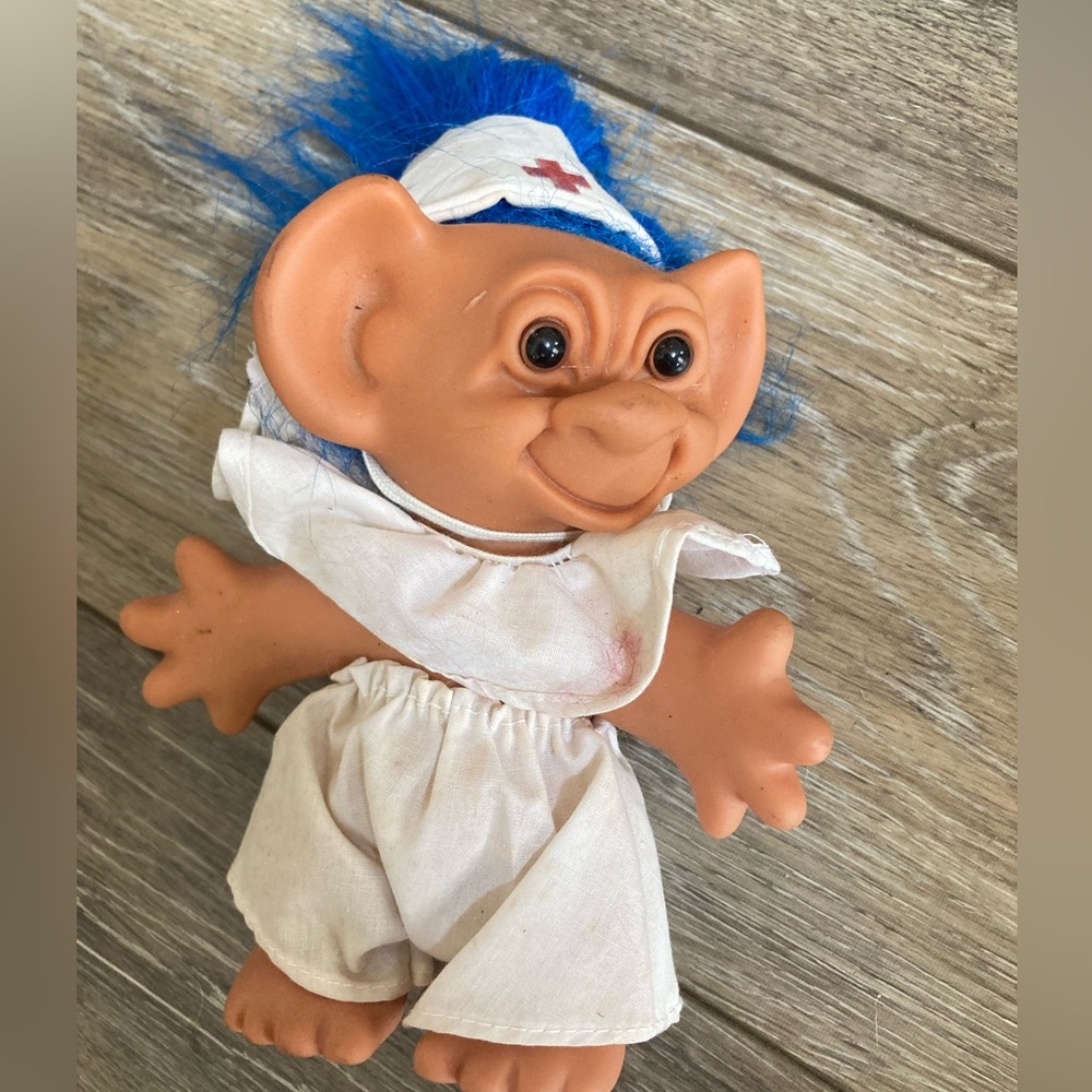 Final Sale! Vintage 1986 nurse dam troll doll